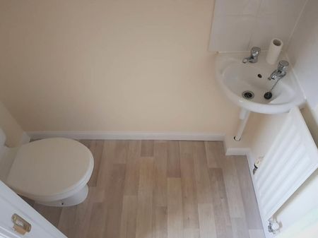 Lowndes Path, Aylesbury - Photo 2