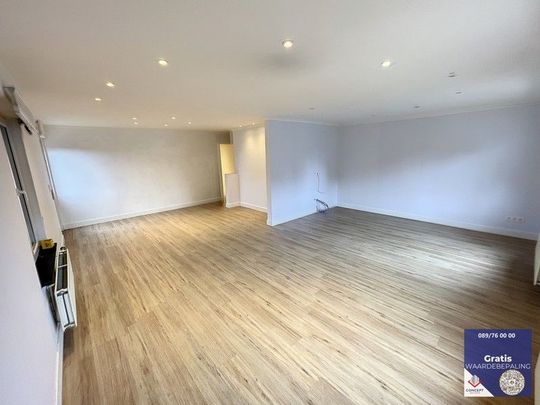 Ruim gelijkvloers appartement met centrumligging en private inkom - Foto 1