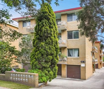 Spacious Two-Bedroom Apartment in a Prime Kogarah Location - Photo 3