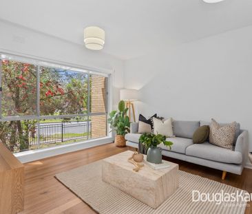 Ground-Floor Gem with Park Views & Mattews Hill Location - Photo 2