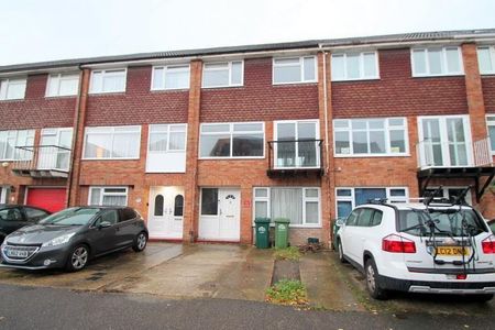 Percy Avenue, Ashford, Surrey,TW15 - Photo 3