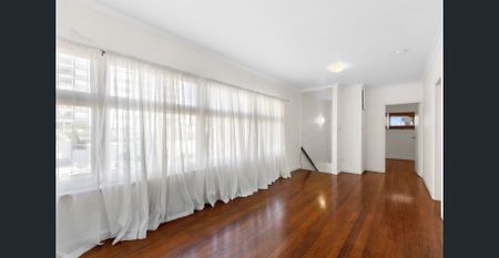 Spacious Two-Storey Home in the Heart of Palm Beach - Photo 4