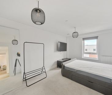 Silver Street, Reading, RG1 2BP - Photo 1