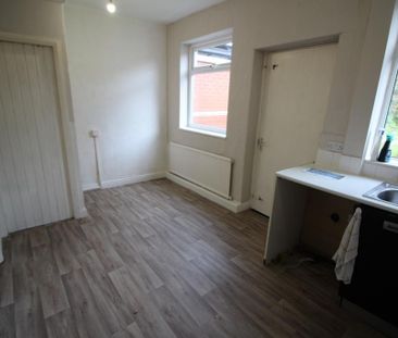 2 bedroom end of terrace house to rent - Photo 4