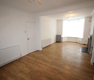 3 bedroom end of terrace house to rent - Photo 2