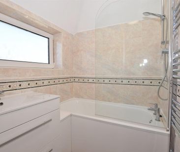 3 bedroom flat to rent - Photo 6