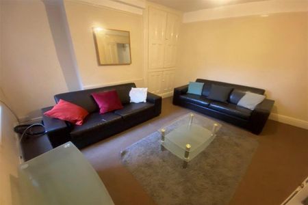 3 bedroom end of terrace house to rent - Photo 4