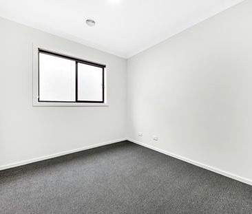 Spacious 4 Bedroom Home in Convenient Location!! - Photo 1