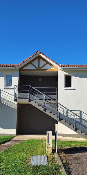 Location Appartement 2 pièces 50m² BEAUNE LES MINES 87280 - Photo 2