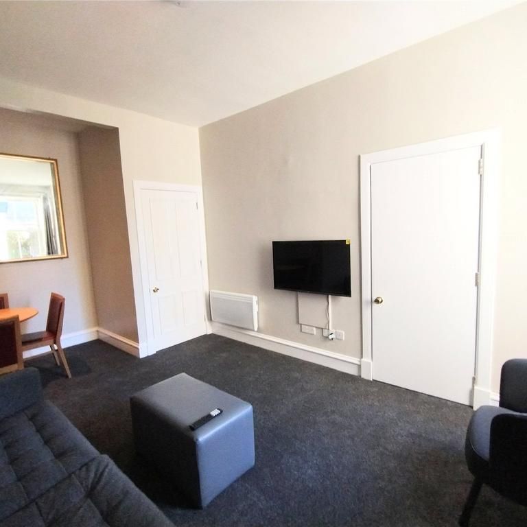 3 bedroom flat to rent - Photo 1