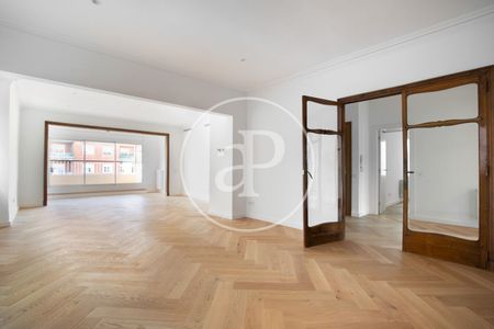 Penthouse for rent on Passatge Forasté - Photo 2