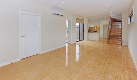 Affordable Townhouse Living in Bundoora - Photo 5