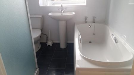 2 bedroom detached house to rent - Photo 4