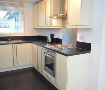 2 bed, 2 bath flat available - Downham Boulevard, IP3 - Photo 3