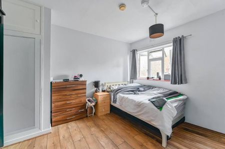 3 bedroom flat to rent - Photo 3