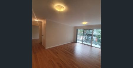 Modern 2BR Apt in Vibrant Ashfield Hub - Photo 2