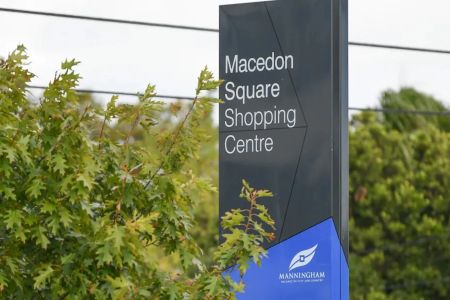 Family Charm & Elite School Zoning in Heart of Doncaster! - Photo 3