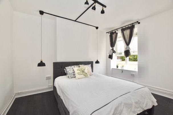 2 Bed Flat, Glendown House, E8 - Photo 1