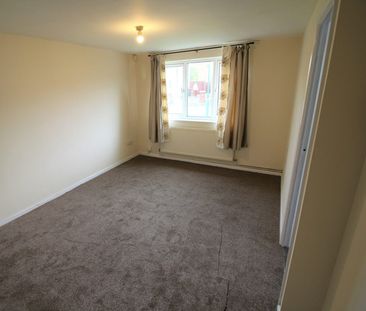 Bungalow to rent on - Photo 3