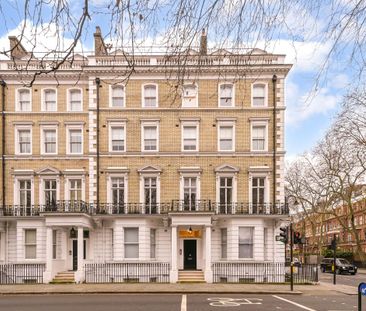 Elegant South Kensington living. A spacious 3-bedroom period apartment in prime location. - Photo 1