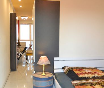 Stilvoll zu Hause: Charmante Wohnung mit Balkon - Video Online - Photo 1