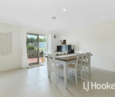 Pakenham Hills Three bedroom Home! - Photo 5