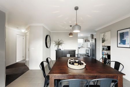 Family Home In Great Location With All The Comforts - Photo 2