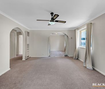 95 Gilmore Crescent, Garran ACT 2605 - House For Rent | Domain - Photo 2