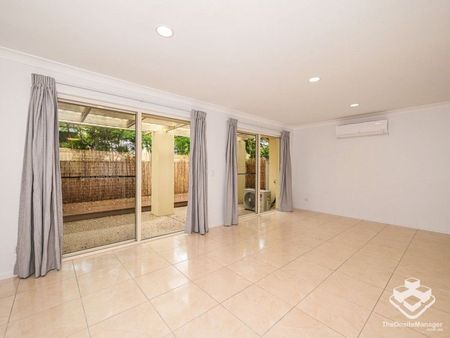 A Peaceful, Comfortable & Fully Renovated Townhouse in Ashmore - Photo 2