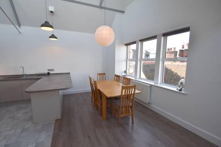 2 bedroom flat to rent - Photo 2