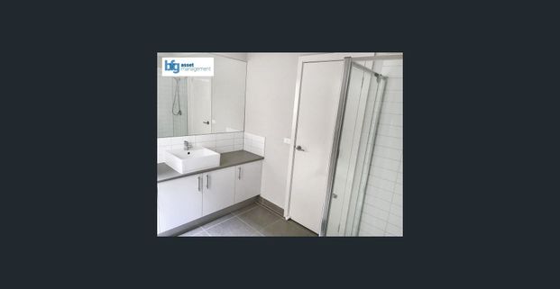 Modern & Spacious 2-Bedroom Home with Single Lock-Up Garage in Craigieburn! - Photo 1