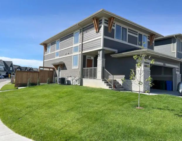 2-bedroom Legal basement with beautiful entrance and lake access | 233 Magnolia Heights Southeast, Calgary - Photo 1