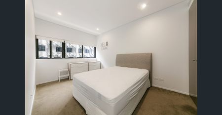 Huge 1 bedroom plus Study - Photo 3