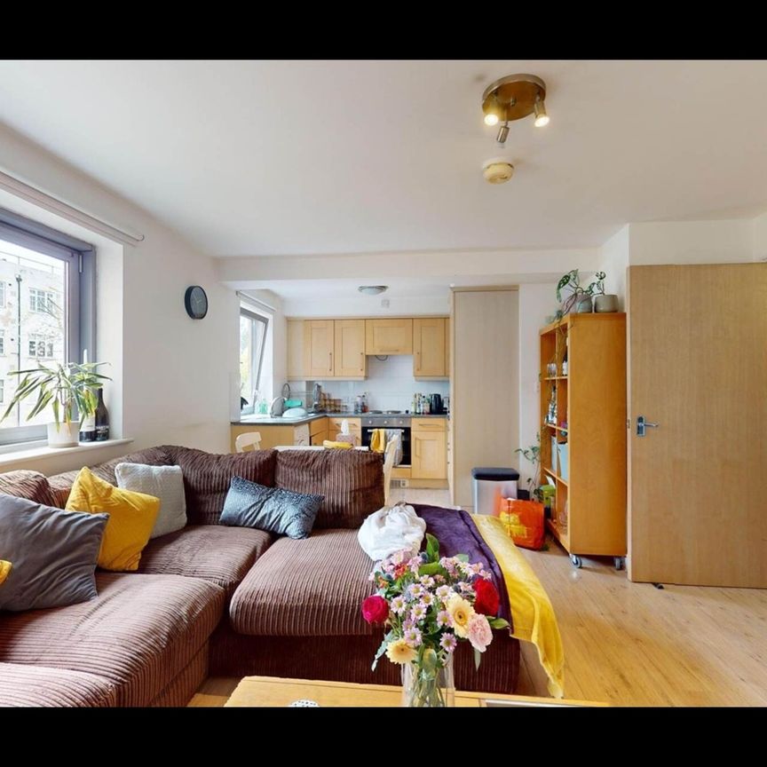 2 Bed Flat, Balham High Road, SW17 - Photo 1