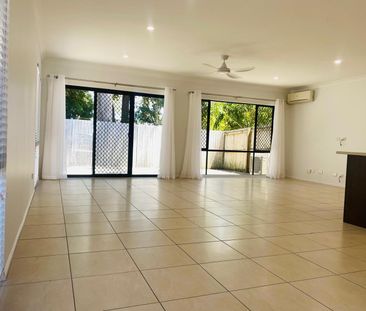 Modern Family Home in Helensvale - Photo 6