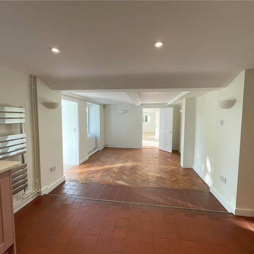 A newly renovated four bedroom cottage in the heart of Berwick St James. - Photo 1