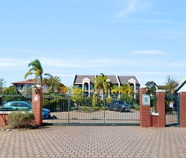 3 Bedroom 1 Bathroom 1st Floor Unit Overlooking Pool. Original cond... - Photo 1