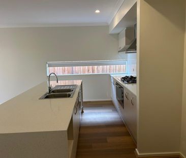 Well-Located 4-Bedroom Family Home Close to Schools & Transport!! - Photo 6