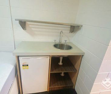 Long/Short Stay Availabe - Furnished Studio Including Bills - Photo 5