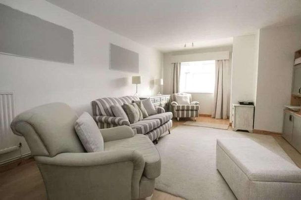 Crop Common, Hatfield, Hemel Hempstead, AL10 - Photo 1