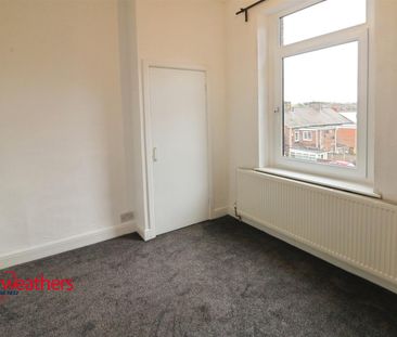 3 bed end of terrace house to rent in Hoyle Mill Road, Barnsley - Photo 1