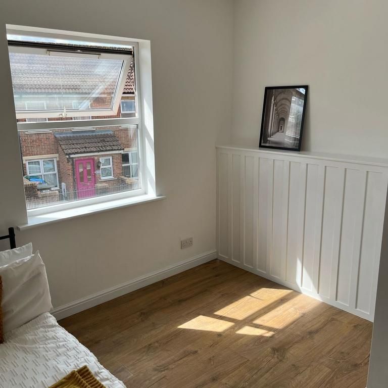 1 bedroom in a house share to rent - Photo 1