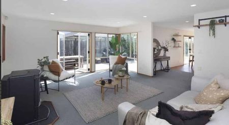 3BR Home w/ Hot Tub, Garden and double garage. - Photo 2