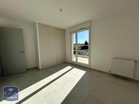 Location Appartement 4 pièces 100m² MORIERES LES AVIGNON 84310 - Photo 3
