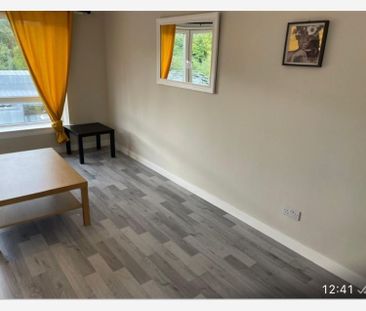 Room in a Shared House, Crewe Road North, EH5 - Photo 1