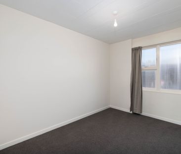 Downstairs 2 bedroom Unit Close To The Beach! - Photo 3