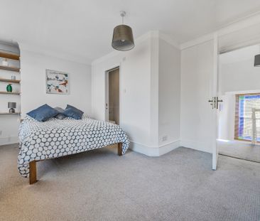 Very Spacious 2 Double Bed 2 Bathroom Maisonette in Highly Sought-After Location - Photo 1