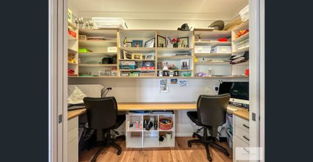 Large Modern Family Home in Popular Area - Photo 2