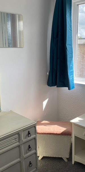 A Stylish House Share for Professionals - Photo 1