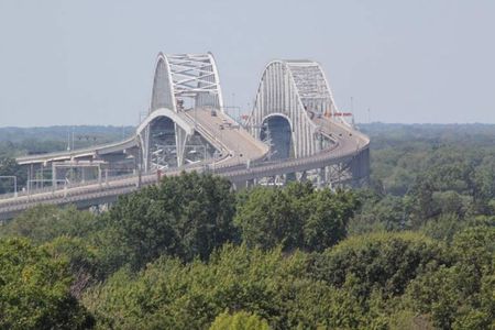 Royal Oak Towers - Photo 3